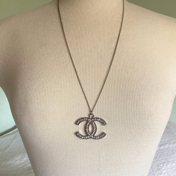 Vintage CC Logo Rhinestone Pendant on 23 inch Chain Necklace - Picture 4 of 10